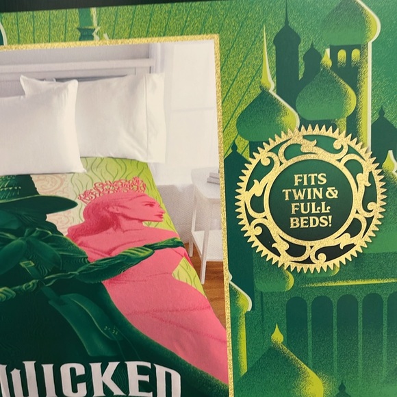 Last 1❗️ WICKED Full sized Plush blanket - Picture 3 of 6